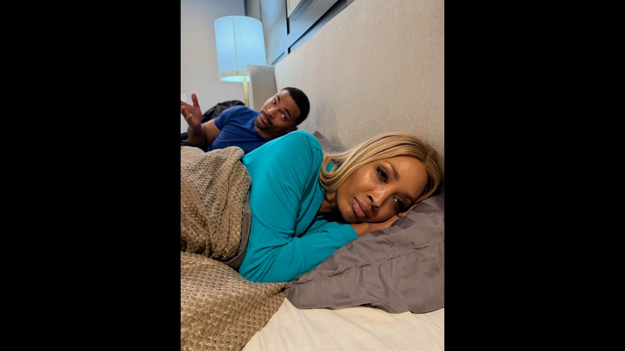 Когда Эмбер сообщает Энтони плохие новости, он отвечает: «Я же тебе говорил!»