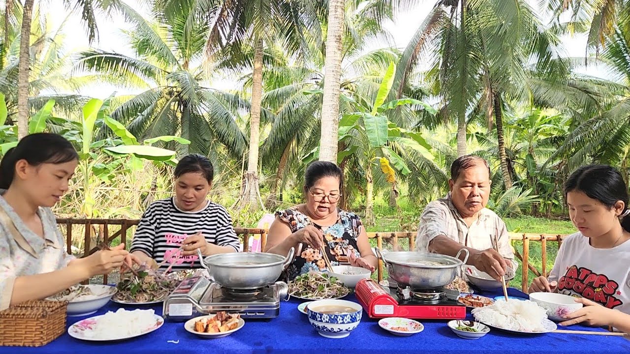 Đặc Sản Miền Tây với Nồi Bún Nước Lèo Heo Quay Khi Con Dâu Tự Sáng Chế | TKQ & Family T2126