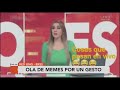 Memes periodista por un gesto que salio al aire