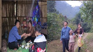 Phong stayed, had Tet with mother and child, and prepared delicious dishes to enjoy together