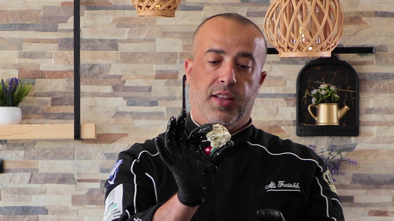 كرات الدجاج بحشوة الفستق الحلبي والزبدة Chicken Balls Stuffing Pistachio & Butter