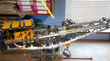 Meccano model of a small Block-Setting crane
