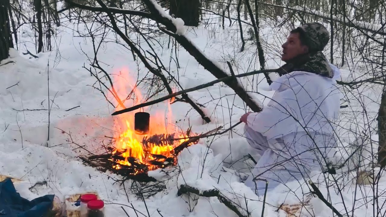 УШЛИ В ТАЙГУ.  ВЫЛЕТАЛИ ВСЕ СРАЗУ ИЗ ПОД СНЕГА. КОСТЁР ГРЕЕТ!!!