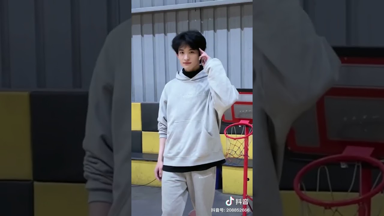 [Douyin] Thường Hoa Sâm - "Hoạt động một chút 🏀"