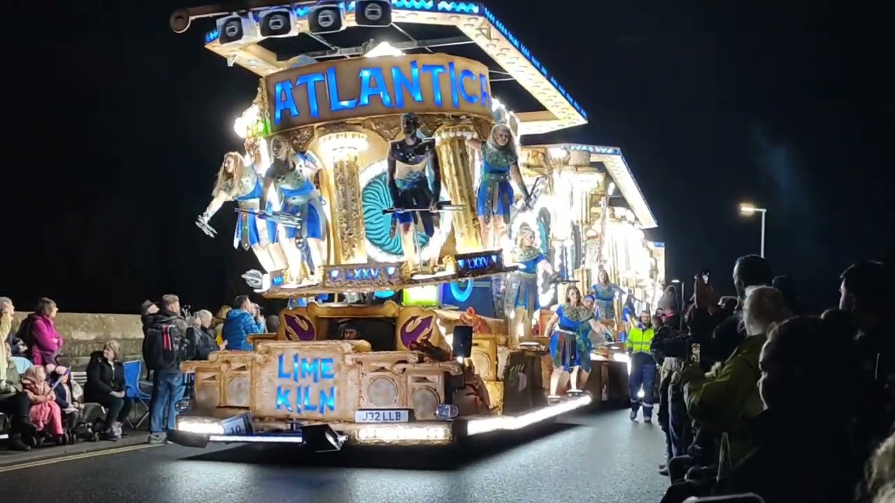 Lime kiln carnival cart breaks down at Bridgwater carnival