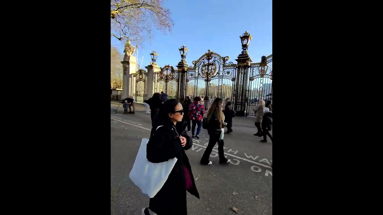 Green Park to Buckingham Palace short walk