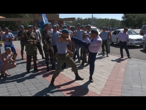 День Вдв. Спарринг Главы Тувы С Бойцом Вдв.