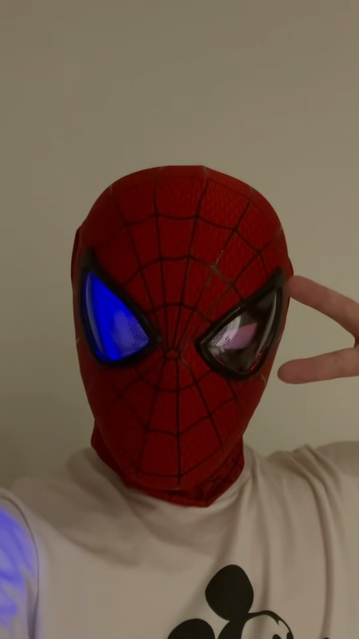 目が光る目が動くスパイダーマンのマスク #TheAmazingSpiderman2