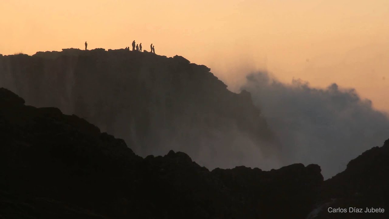 Temporal del Mar Cantábrico en Ubiarco, Cantabria. España.