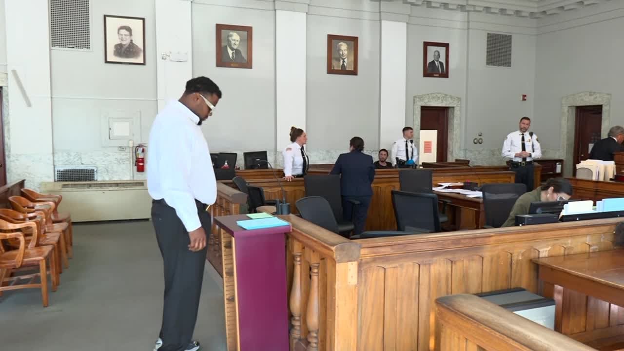 Prosecution to drop case against Patriots defensive star