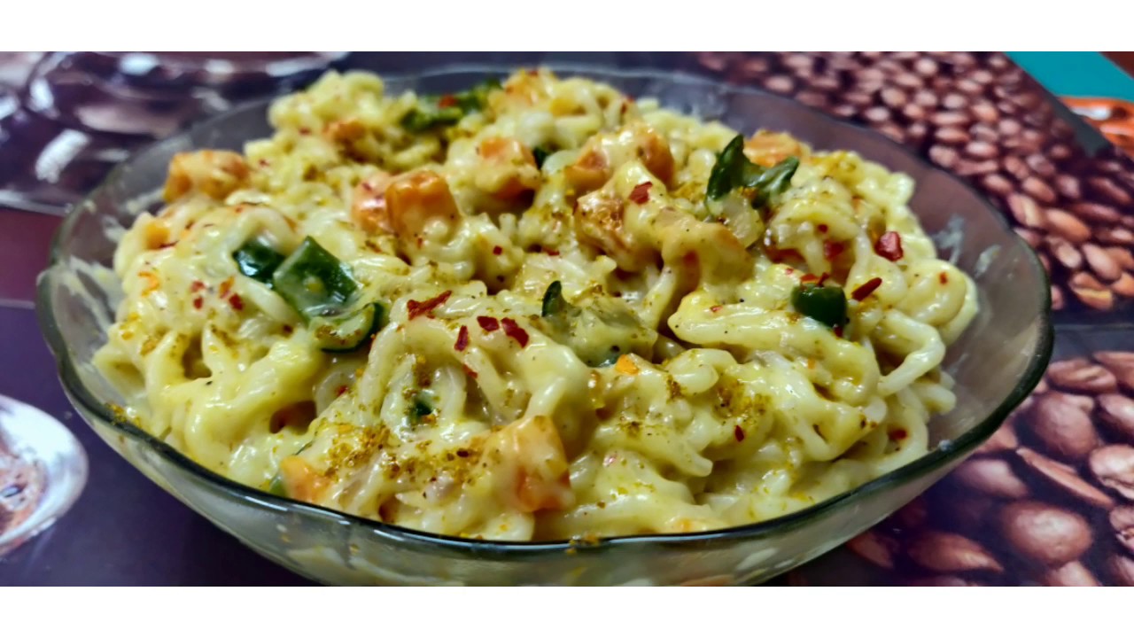 White sauce maggi | Maggi cooked in while sauce - YouTube