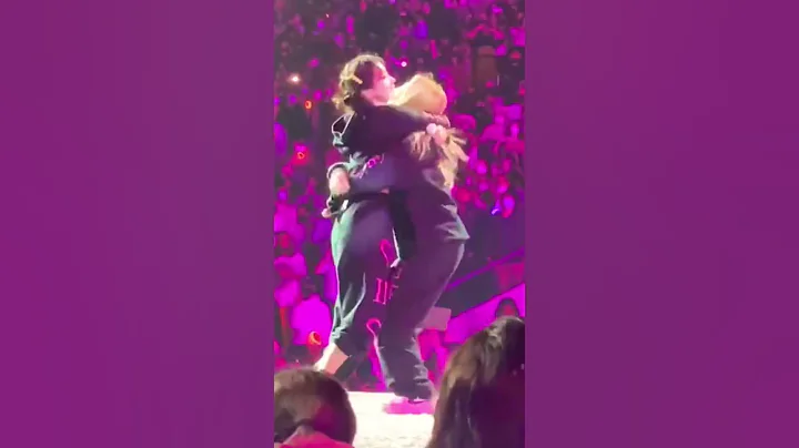 Sana Slaps Dahyun’s Butt