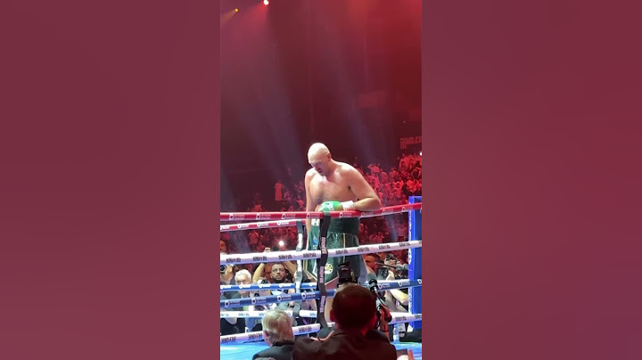 The moment Oleksandr Usyk DROPPED Tyson Fury 😳