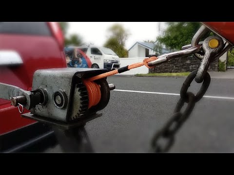 Vidéo: Comment attacher un treuil à un câble de bateau ?