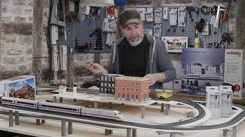 Building a Model Railroad / 12 / Lighting and the house illumination