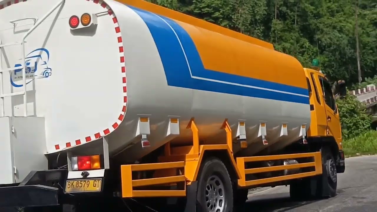 Canter HDX dan bermacam ragam armada sedang berjuang ditanjakan