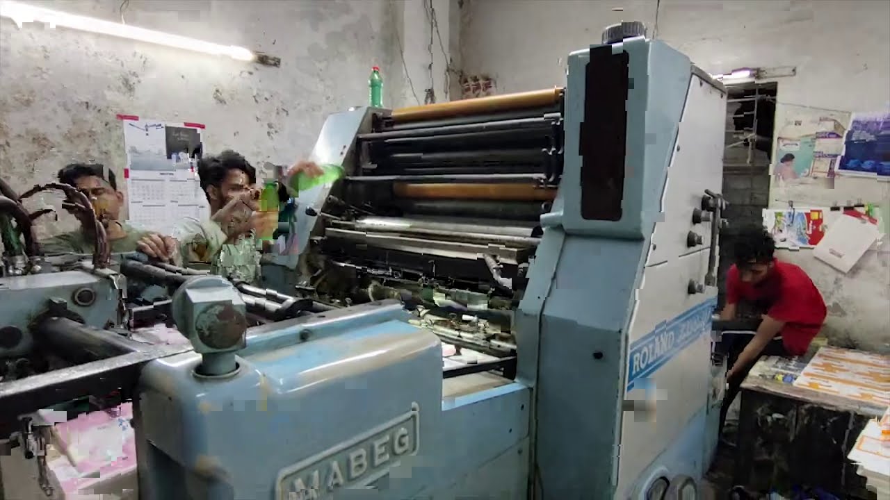 Dry Cake Box Printing with Old Roland FAVORIT Offset Printing Operator by Expert Printing Operator