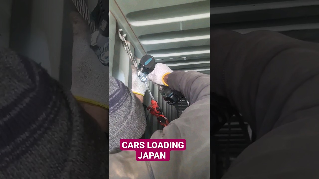 Cars loading in container japan 