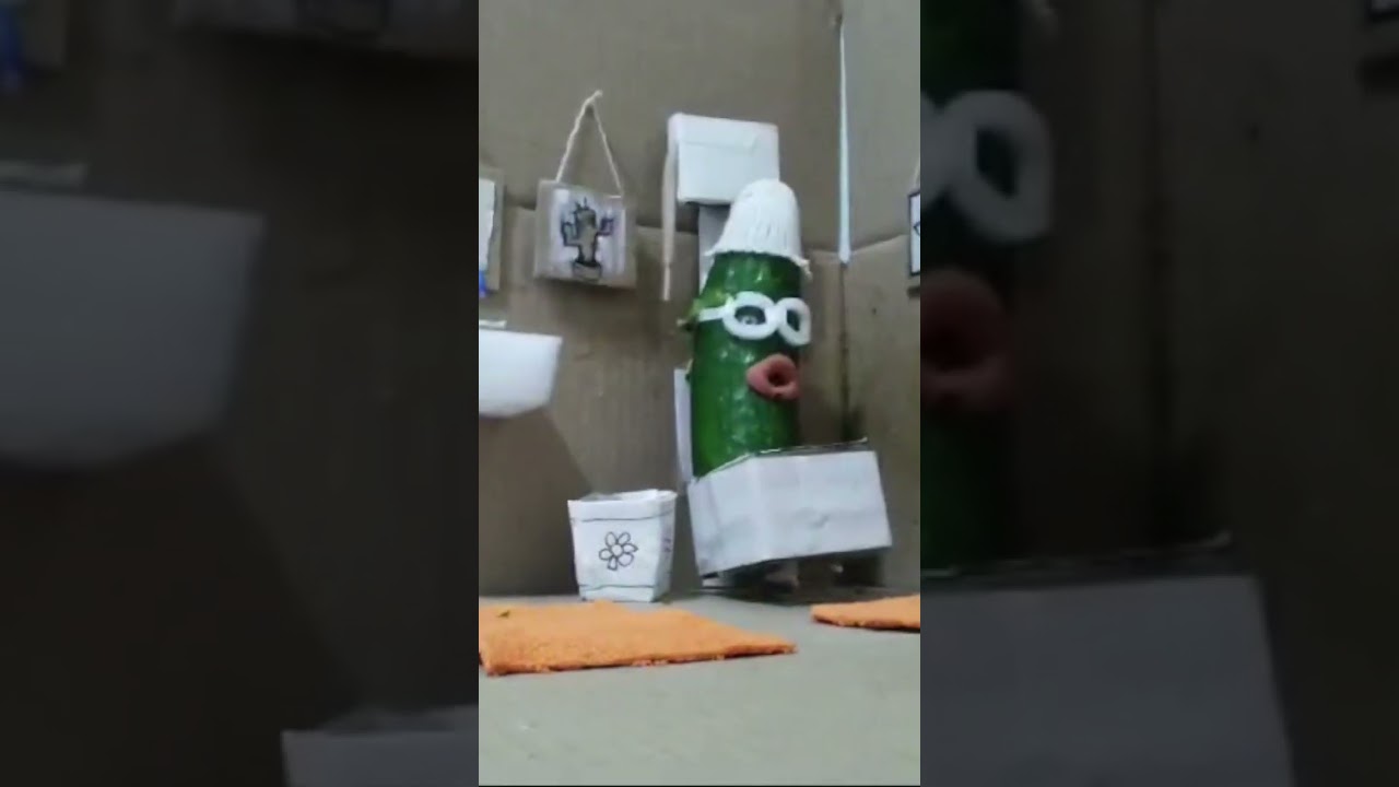 мочим орурчик в сортире 