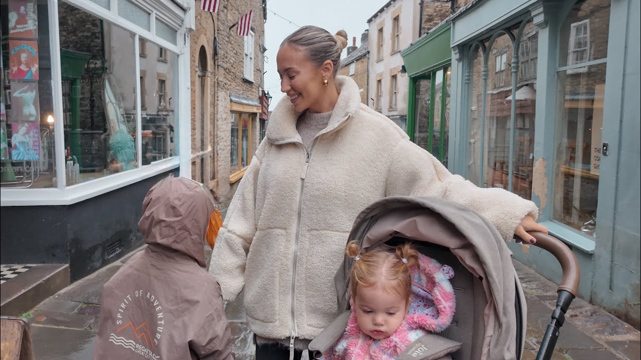 24 HOURS IN MY LIFE | cosy rainy day, bookshop haul + halloween biscuit decorating