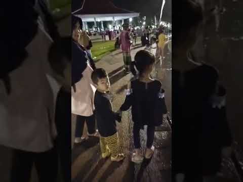 Kemeriahan Alun-Alun Trunojoyo di Malam Hari