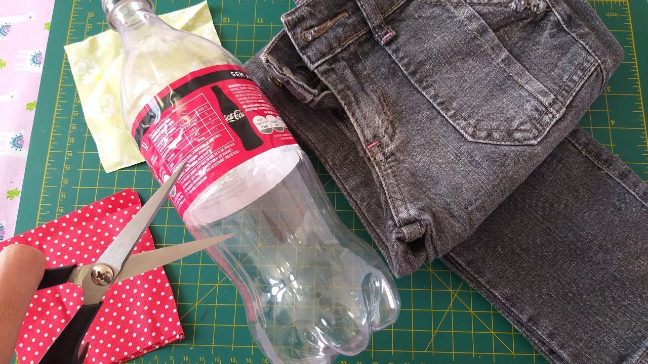 2  MODELOS DE PESO DE PORTA FEITO COM GARRAFA PET  e JEANS - FÁCIL