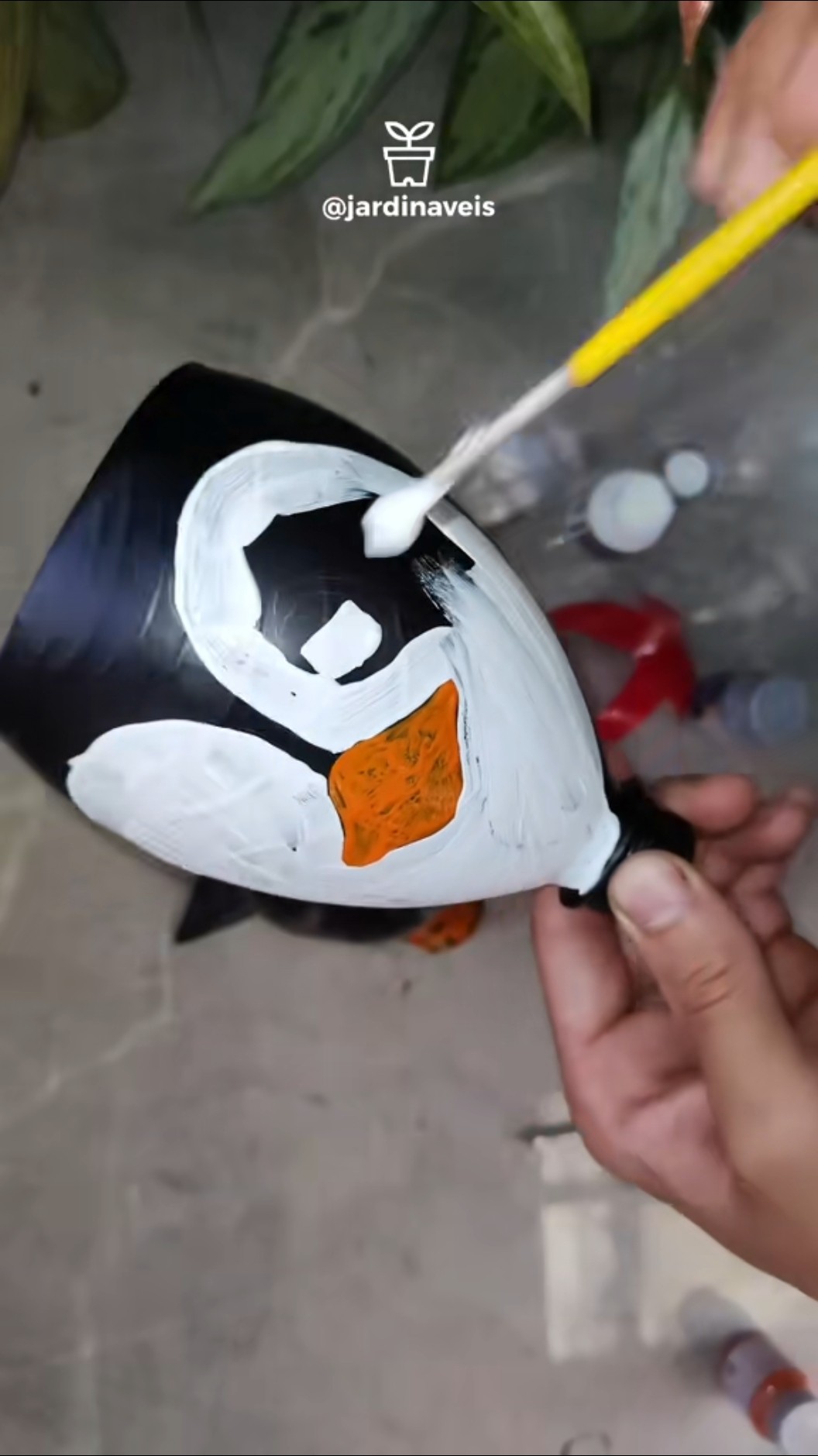 diy ♻️ Transforming a PET BOTTLE into a PENGUIN VASE