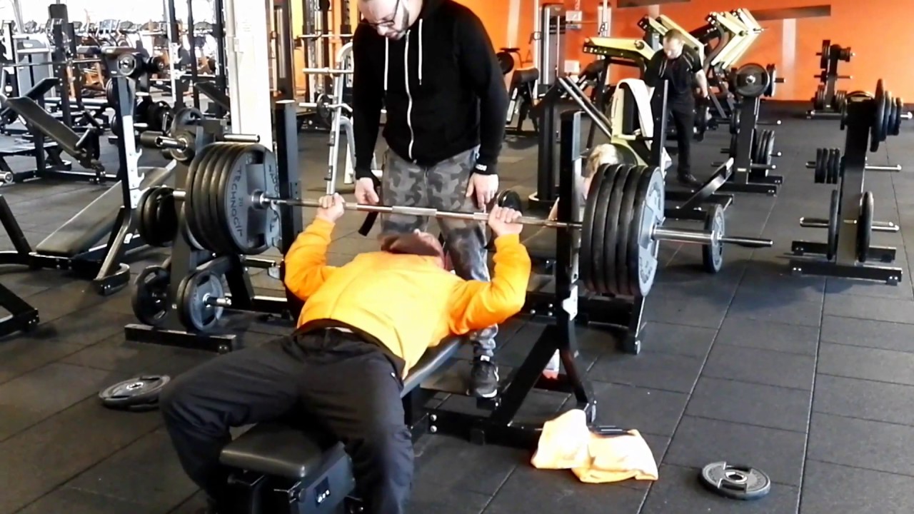 220 kg bankdrukken 25012017 YouTube