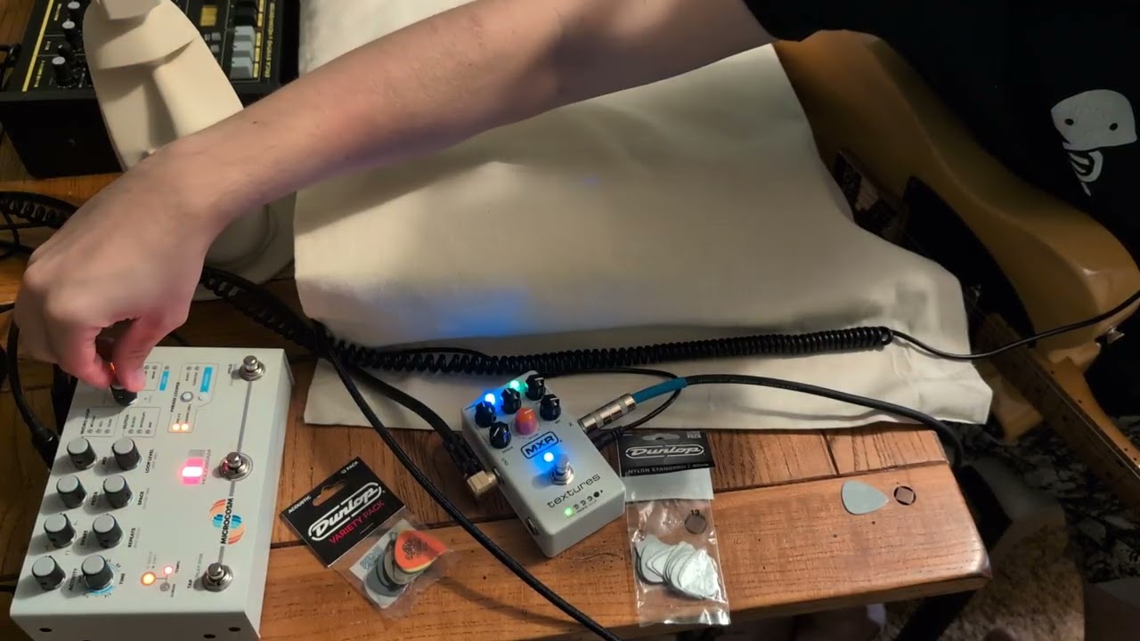 Hologram Microcosm meets MXR Textures + a Telecaster - YouTube