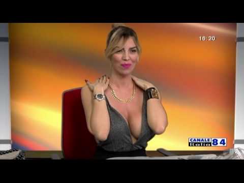 2017 Italian TV presenter not Costanza Calabrese accidentally flashes audience