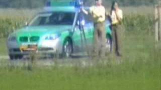 Louco passa pelo radar da polícia a 300 Km/h