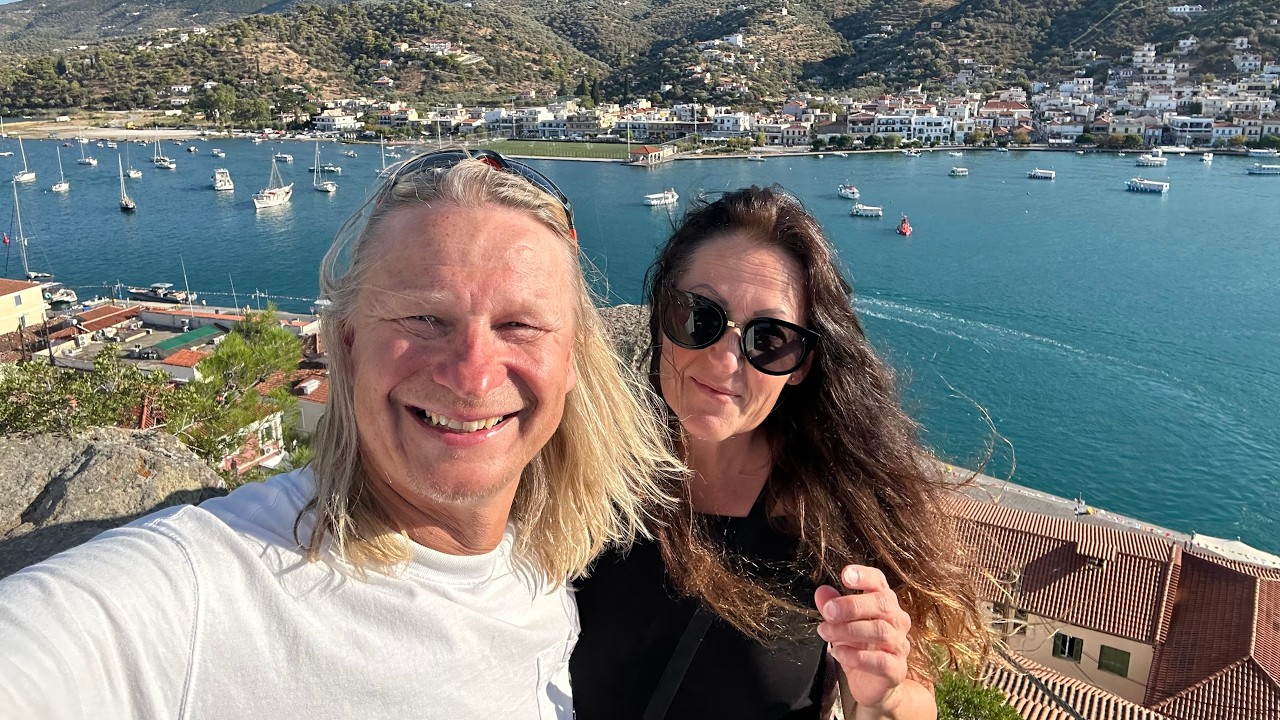 ⁣Jakso 100 - Delfiinejä auringonlaskussa matkalla Porto Cheliin ja Porokselle.