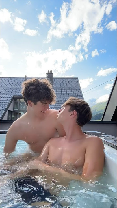 Two best friends in the pool 😈 #loveislove #comedy #happy #funny