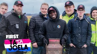 TA JOELA leert CARBIDSCHIETEN: TATA JOELA | FIRST