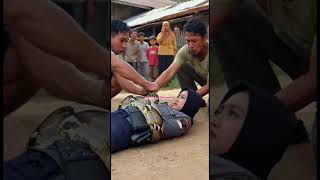 Polwan Berhasil Diselamatkan Dari Lilitan Ular Piton