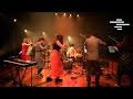 Capture de la vidéo Vivaldi Concerto With African Percussion | Manchester Collective