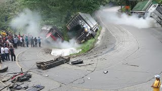 Sitinjau Lauik Makin M3ng3rikaninsident Bertubi Tubi Truk Blong R3m Di Tanjakan Sitinjau Lauik