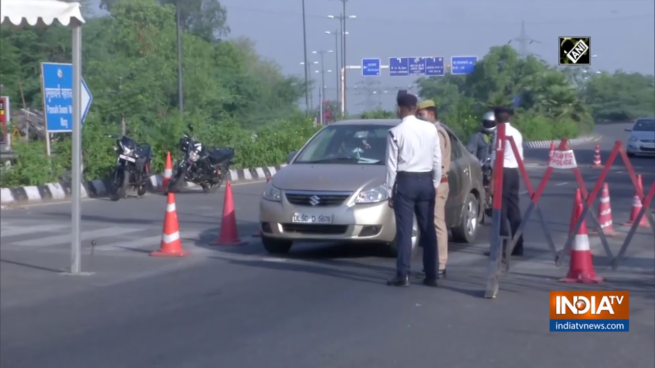 COVID-19 lockdown: Police checks passes of commuters at Delhi-Noida border