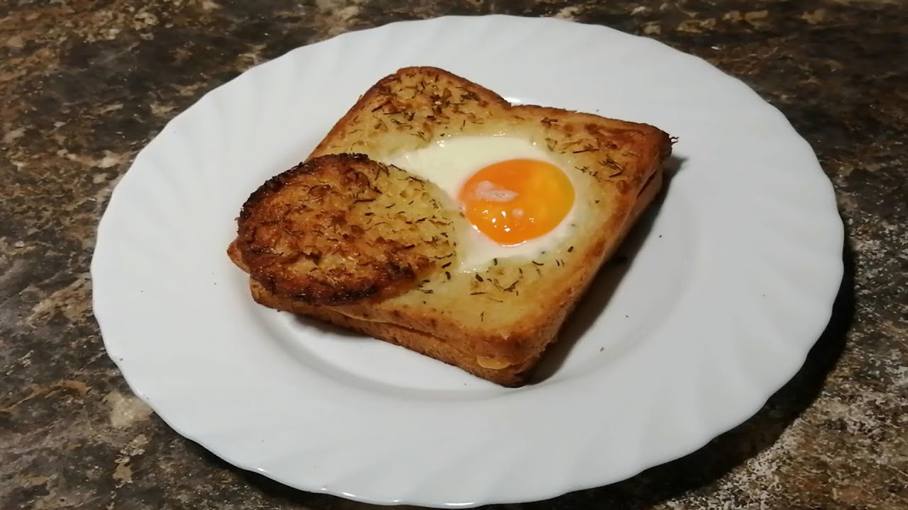 Knoblauchtoast mit Käse. Perfektes Frühstück. Das sollten Sie versuchen ...