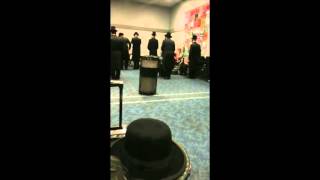 Satmar London Nesiah 5776 - Chasidim On The Way