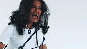 EKO RAMONE - SHE'S THE ONE - RAMONES ACOUSTIC COVER - LIVE AT SOYL EKO RAMONE - SHE'S THE ONE - RAMONES ACOUSTIC COVER - LIVE AT SOYL