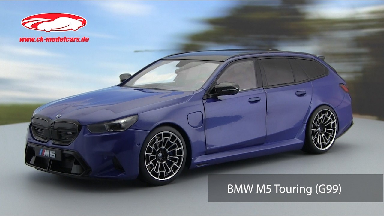 Solido 1:18 BMW M5 Touring (G99) 建設年 2025 Marina Bay 青