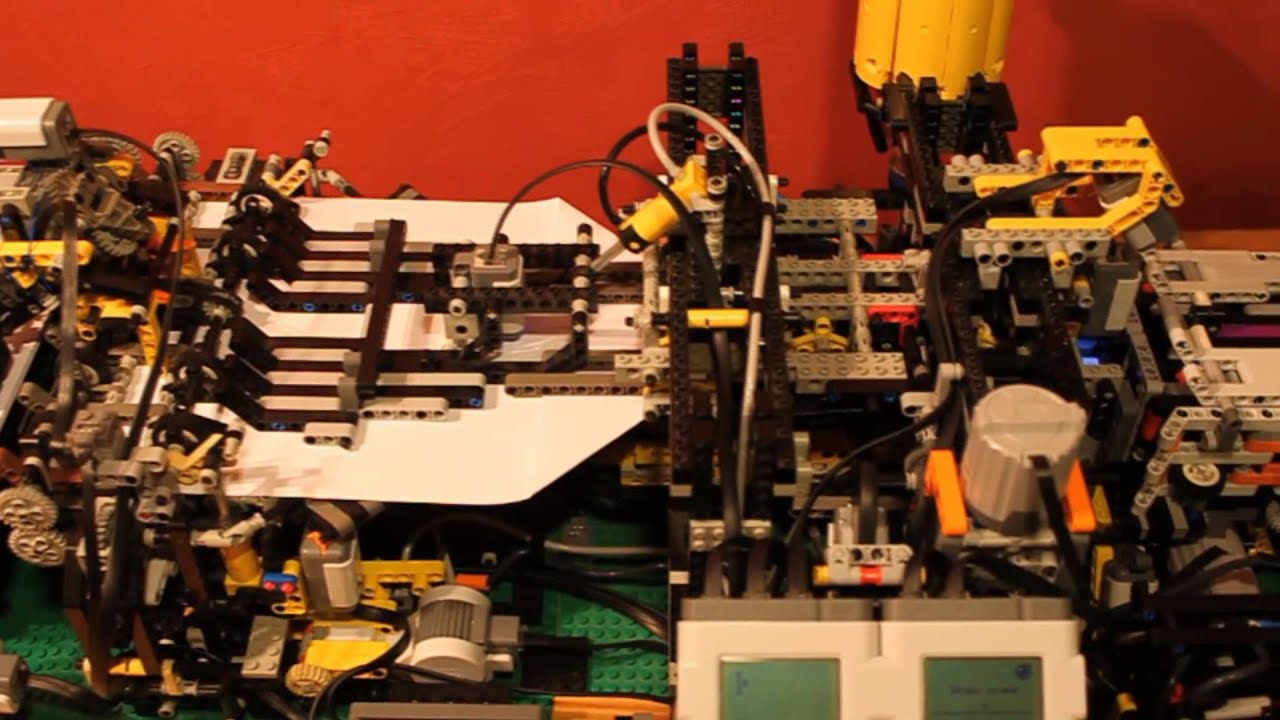 Lego paper plane folding machine V2.0 