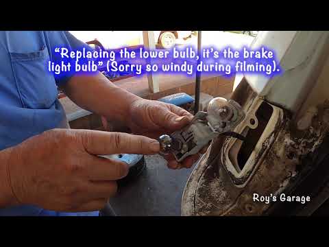 How to Replace the Brake Light Bulb on a 2004 Toyota Sienna