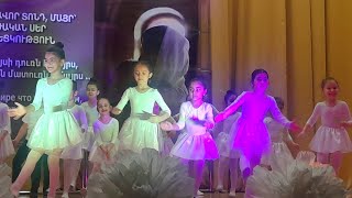 Танец маленьких армяночек на День Матери