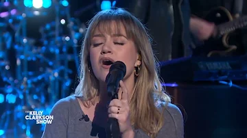 Kelly Clarkson - Used To Be Young (Cover Miley Cyrus) (Live on The Kelly Clarkson Show)