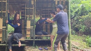 Complete the bamboo house. single mother was beaten jealously