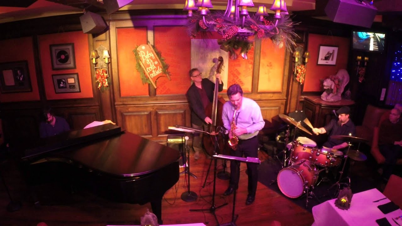 Mira Live @ The Dirty Dog - The Alex Graham Quartet en YouTube Mira Live @ The Dirty Dog - The Alex Graham Quartet en YouTube