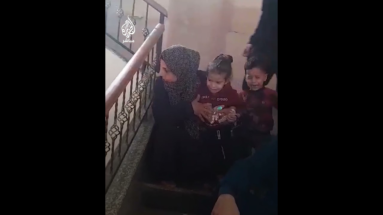 رعب وهلع بين النازحين والمرضى داخل المستشفى الإندونيسي