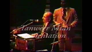 Mohammed rafi - live in montreal canada sept 14, 1979 with mehmood,
hemlata and johnny whisky (mc) musicians: leslie godinho (drums),
narayan naidu (dholak...